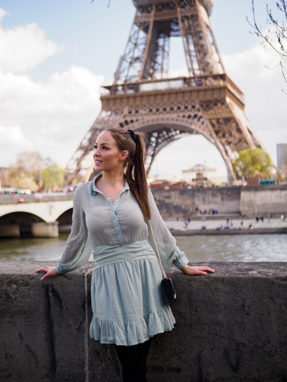 Travel influencer Paris